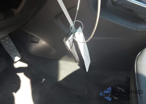 2013 Ford Focus Titanium z USA, uszkodzony, nr VIN 1FADP3N21DL115239